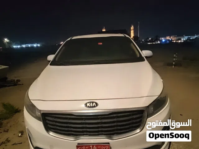 Used Kia Carnival MPV in Abu Dhabi