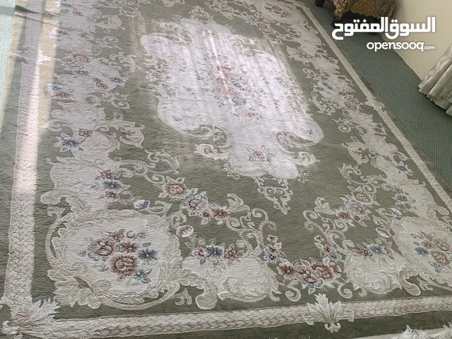 للبيع زوليه للمجلس نضيف جداً و استعمال قليل