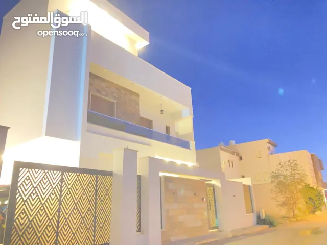 250 m2 More than 6 bedrooms Villa for Rent in Tripoli Tareeq Al-Mashtal