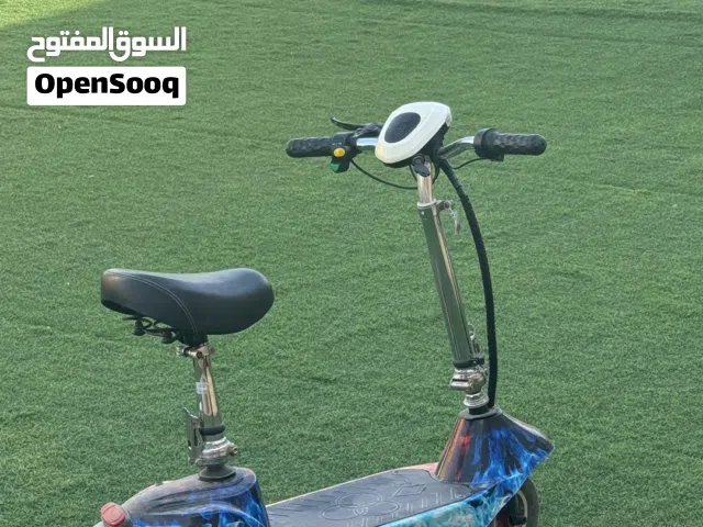 سكوتر ذو مقعد الاطفال