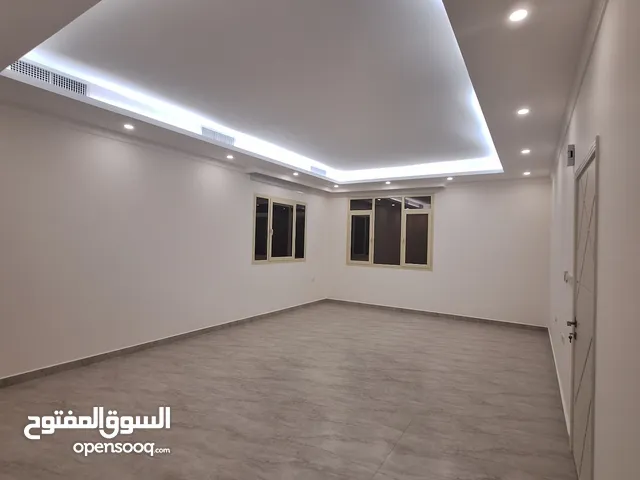 250 m2 4 Bedrooms Apartments for Rent in Hawally Jabriya