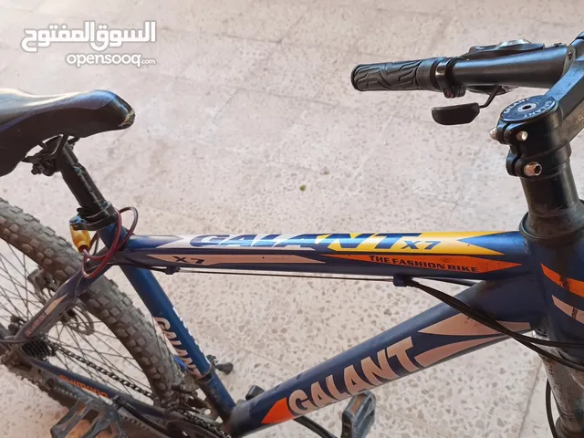 بسكليت امريكي جنط 26 غيارات أمامي خلفي بركات أمامي خلف كلو شغال عليه جك لونو الأصلي استعمال 5أشهر