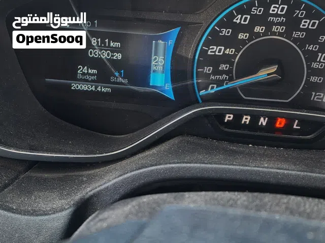 2014 فورد فوكس Standard