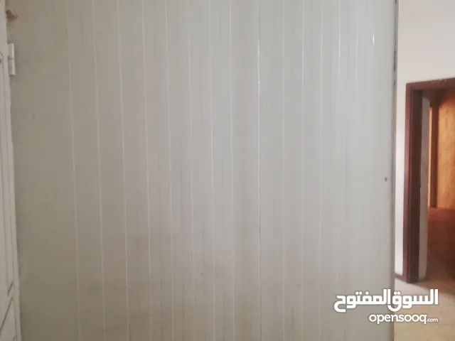 سندويج جداري قياس 3 متر الا شويه في 2،80 ارتفاع مع فريم مالته