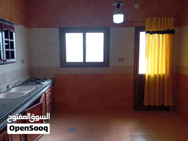 شقة للايجار مطللووووببب عائلة صغيرة
