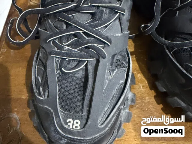 حذاء balenciaga لون اسود