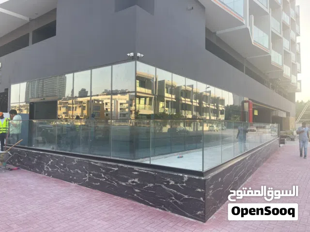 بأقل سعر واعلي عائد مرتفع محل تجاري بمنطقه راقيه حيويه استثماريه بالجميرا جاهز للتسليم لجميع المشاري
