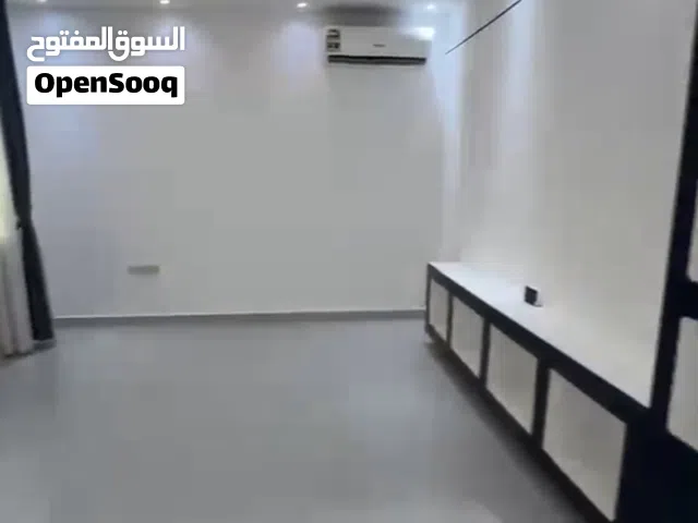 شقة لبيع موقع خلف سوق الخوض جنب مسجد قباء