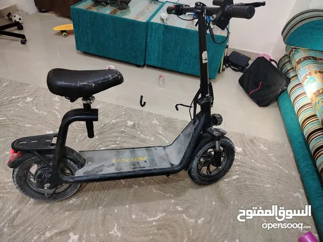 سكوتر كهربائي نظيف
