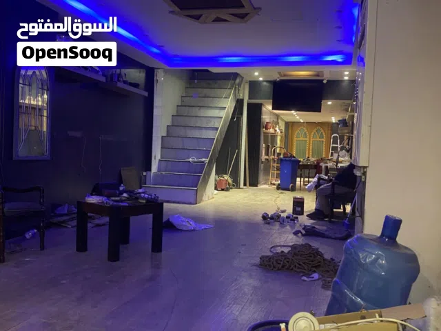 محل للايجار في المنصور مساحه كبيره