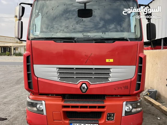 Tractor Unit Renault 2014 in Al Batinah