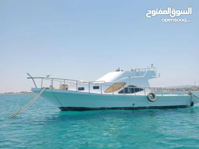 يخت 11 متر رخصة نزهة البحر الأحمر بالقصير حمولة 11 فرد للبيع