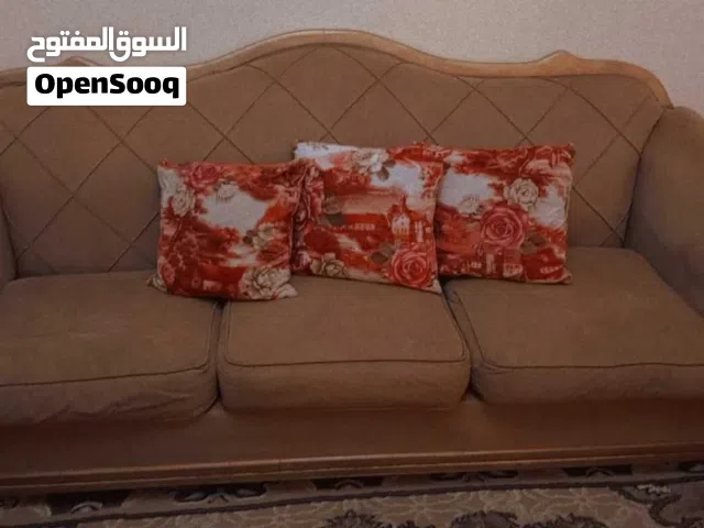 طقم كنب 7 مقاعد تفصيل خشب ممتاز  حالته جيد جدا