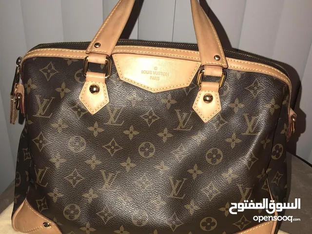 شنتة و حقيبة Louis Vuittonكوبي ماستر طبق الأصل عن الاصليه