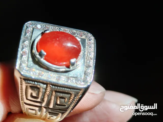 خاتم رائع جاد بورمي بالشهادة. البيع بسبب الحاجة الى المبلغ . الخاتم شبه جديد ما نلبس الا ايام