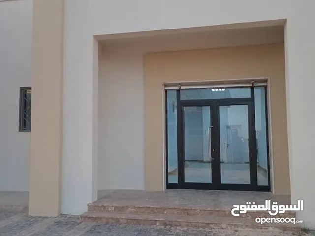 فرصة إستثمارية مميزة للإيجار--مبنى خدمي إداري