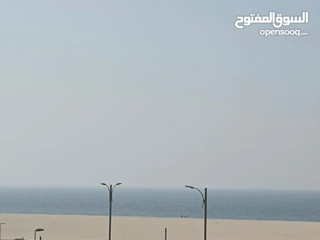 للايجار السنوى _ كورنيش عجمان