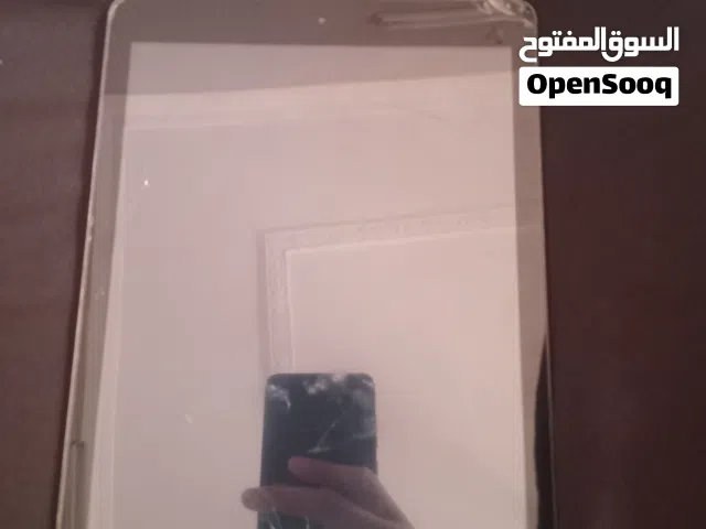 Apple iPad 128 GB in Al Sharqiya