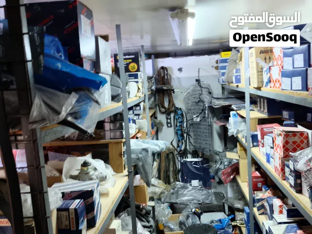 محل تجاري موقع حيوي ونشيط للبيع بسعر مميز