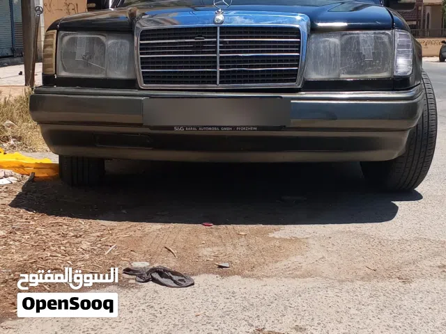 1987 مرسيدس بنز الفئة-E E 200