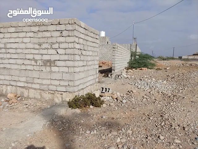 للبيع ارض كبيره على الشارع العام