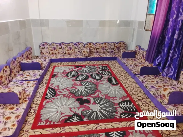 مجلس ارضي 6 فرشات  ومساند ومراكي