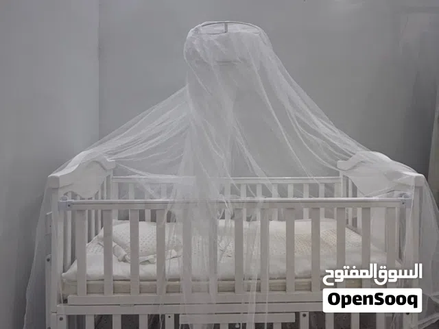 للبيع سرير أطفال مناسب من عمر سنة إلى 3 سنوات