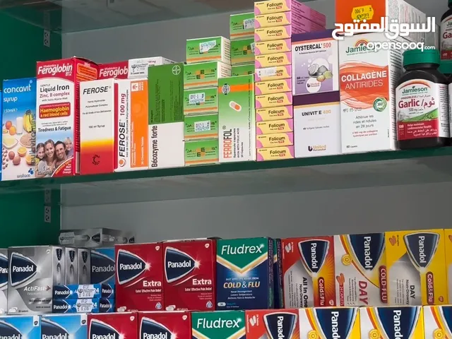 صيدلية مجهزة للبيع بكامل ملحقاتها وادويتها وكذلك التنازل عن السجل التجاري والصيدلاني