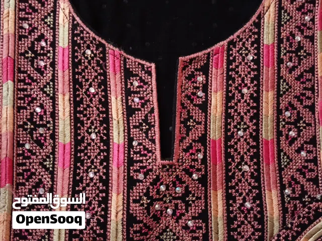 ثوب تطريز اسود