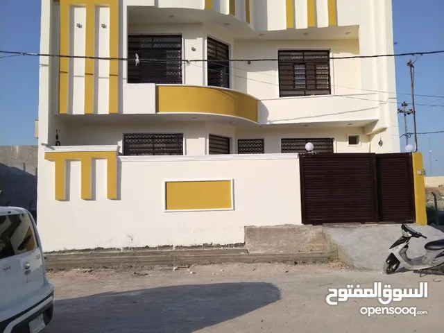 120 ft 3 Bedrooms Townhouse for Sale in Babylon Al-Hilla