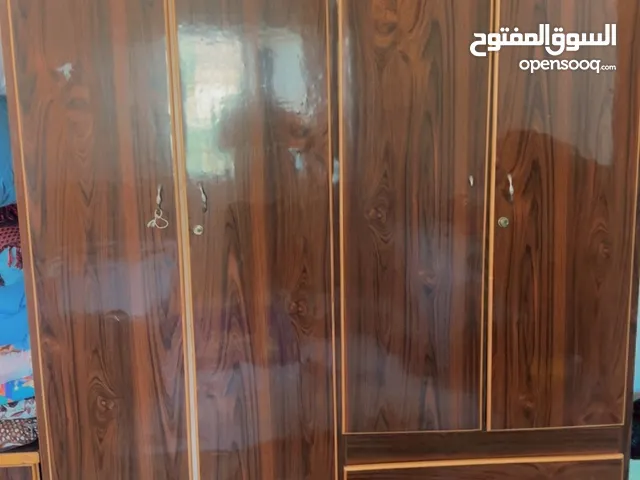 غرفه نوم شباب مستعمله بحاله جيده مع السجاده