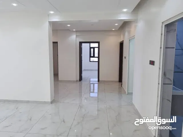شقة للايجار جديدة وواسعة في صنعاء شارع القاهره جوله سبأ.