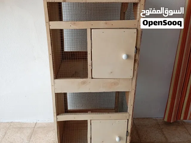 قفص طيور أو حمام خشبي