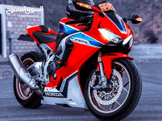 Honda CBR1000RR 2018 in Al Dakhiliya