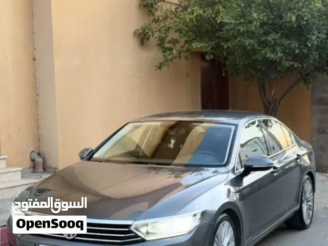 2016 فولكسفاغن باسات Standard