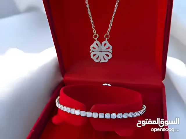 Ensemble d'accessoires élégants pour femmes - Collier avec bracelet au design élégant