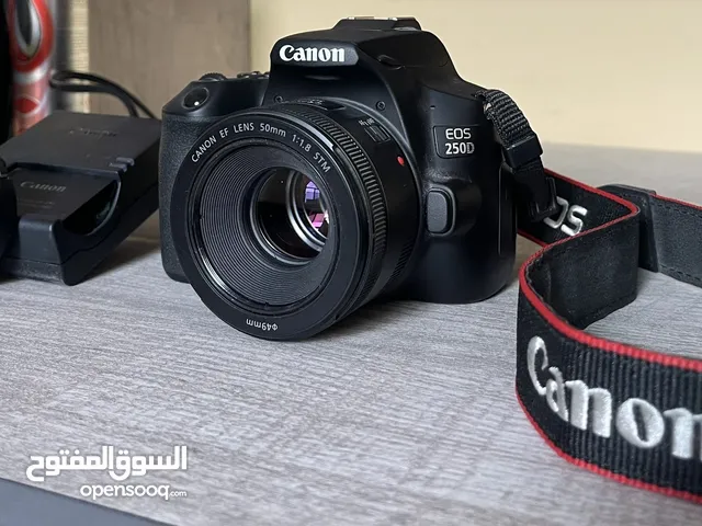 كانون 250D بكامل ملحقاتها ومعداتها