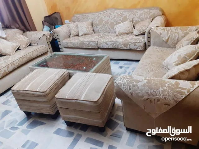 طقم كنب من 7 مقاعد وبفتين وطاوله وسط