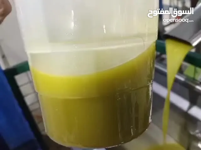 زيت زيتون بكر رومي من اراضي بيت يافا اربد سعر خاص للكميات افحص وين ما بدك
