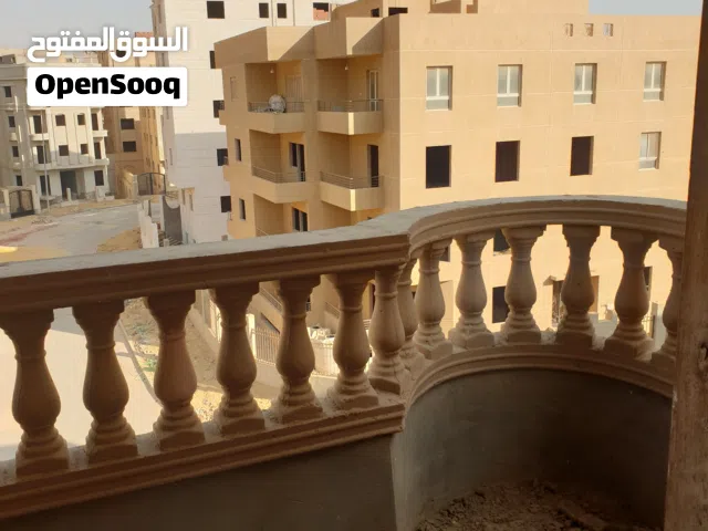 شقة للبيع بموقع متميز بكمبوند الزهور بجوار كمبوند طيبة جاردنز وعلى محور الشماليات مباشرة