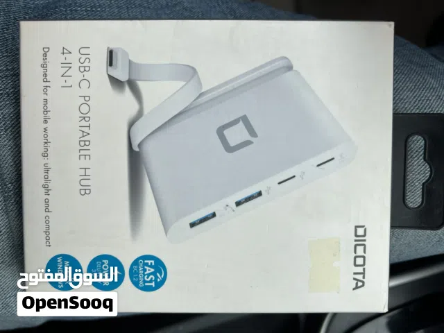 موزع USB-C محمول 4 في 1 (USB-C Portable Hub 4-in-1) من شركة Dicota