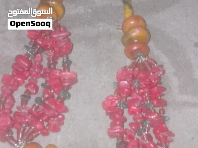 للبيع لااعلي سعر عقد قديم به احجار كريمه كهرب مرجان احجار اخري لمن يهمه الامر