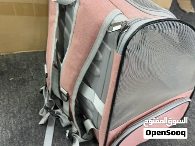 للبيع اكسسوارات وشجرة تسلق والعاب تسلية للقطط