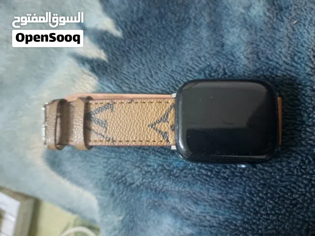 apple watch series 7  45m معاها كستك واحد الموجود بالصورة