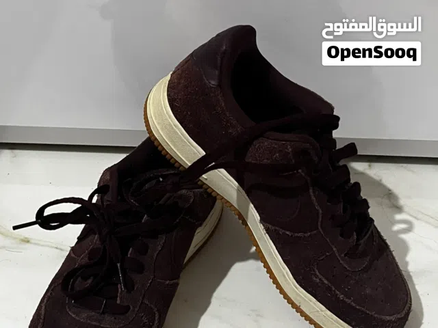 حذاء أنيق للبيع