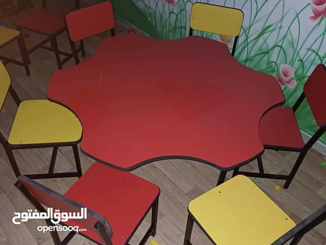 طاولات وكراسي حديد ملونة
