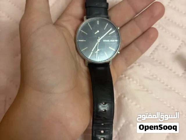 ساعة Michael Korsمستعملة فقط بدها بطارية