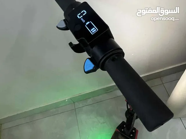 سكوتر كهربائى جديد. استعمال ايام قليلة للبيع