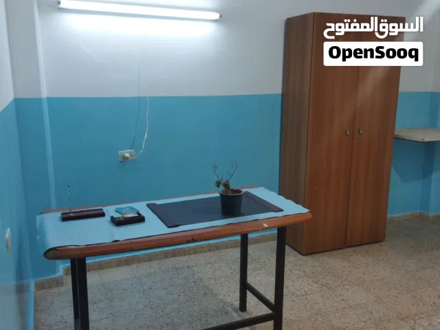 غرفة شاغرة للإيجار  تتوفر غرفة شاغرة للإيجار في عيادتنا، مركز ريماس الطبي شارع عشرة غوط الشعال طرا