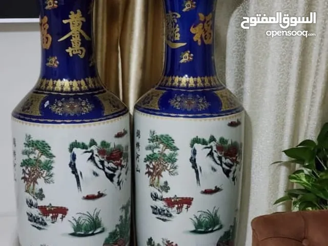 ‏luxurious vases in excellent condition   مزهريات فخمة بحاله ممتازة